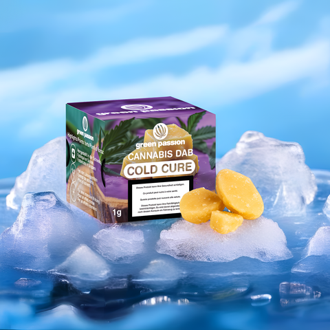 CBD Cold Cure Dab mit Packung auf Eiswürfeln, Nahaufnahme für Online-Shop Produktpräsentation