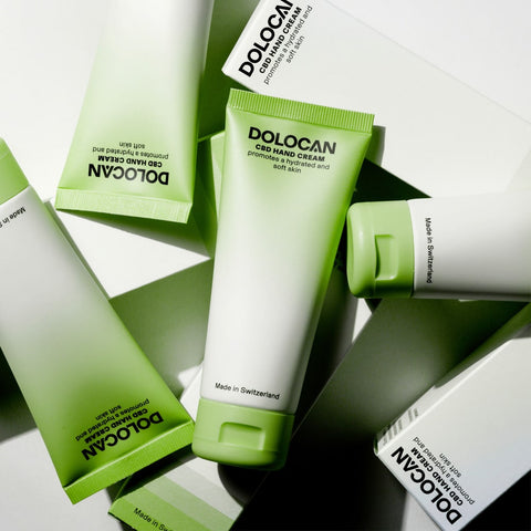 DOLOCAN CBD Hand Cream Nahaufnahme – reichhaltige, schnell einziehende Handcreme mit CBD. Sanfte Pflege für beanspruchte Haut.