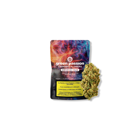 Confezione di fiori di CBD Amnesia Haze di Green Passion con infiorescenza visibile, sfondo colorato e informazioni sul prodotto.