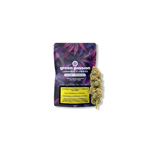 Confezione dei fiori di CBD Velvet Passion di Green Passion con un'immagine dei fiori e avvertenze sul fronte.