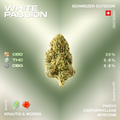 Weed-Blüte der Sorte White Passion mit Angaben zu CBD, THC und CBG Gehalt sowie einem krautigen und würzigen Aroma.