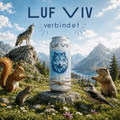 Eine Getränkedose LUF VIV mit Wolfsmotiv in alpiner Landschaft, umgeben von Tieren wie Eichhörnchen und Murmeltier, die an Seilen ziehen.
