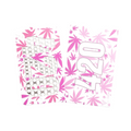 V-Syndicate Grinder Card 420 in Pink, ein Zubehör von Green Passion, ideal zum Zerkleinern von Kräutern, mit pinkem Blattmuster.