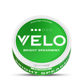 VELO Bright Spearmint avec une teneur en nicotine équilibrée, élégante boîte verte, idéale pour des moments de fraîcheur à emporter