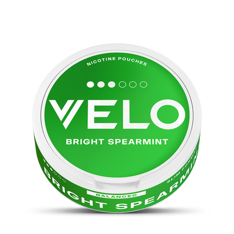 VELO Bright Spearmint mit ausgewogenem Nikotingehalt, elegante Dose in Grün, ideal für frische Genussmomente unterwegs