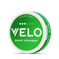 VELO Snus Bright Spearmint dans une boîte verte moderne, parfait pour une sensation de fraîcheur au quotidien, format Slim Pouch