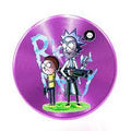 Lila Rick and Morty grinder avec motif d'arme – accessoire stylé pour ton expérience avec les herbes, en aluminium de haute qualité.