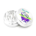 Grinder in metallo Rick and Morty argento aperto con motivo dettagliato – perfetto per tritare erbe e tabacco.